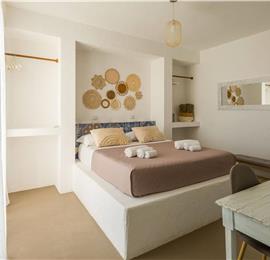 4 bedroom villa with infinity pool, Alcamo, sleeps 6-8